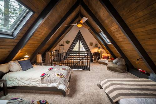 The loft bedroom in the cabin