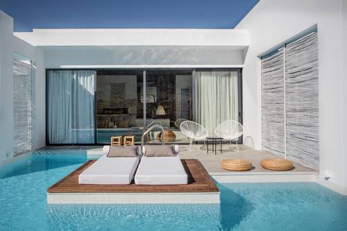 Almost all rooms have swim-up pools